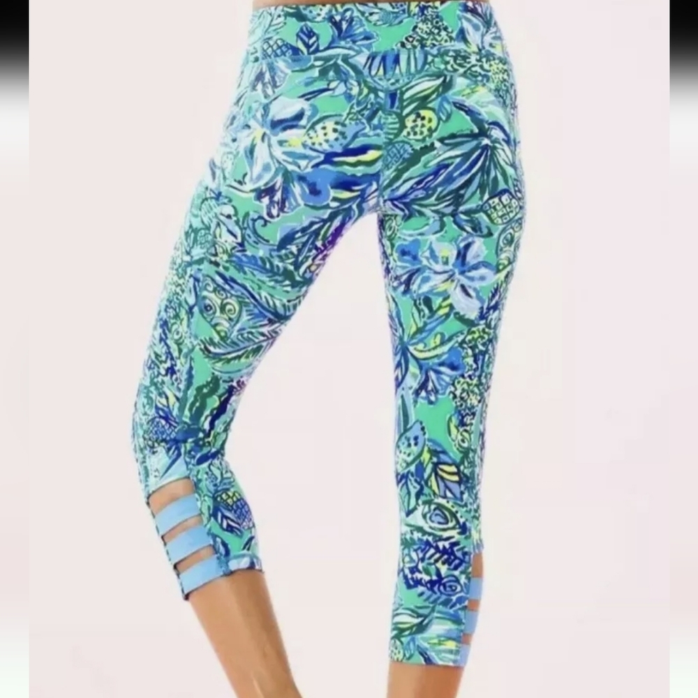 Lilly Pulitzer• Weekender Cropped Leggings Bennet Blue Sneak a Beak. Sz S - Picture 3 of 9